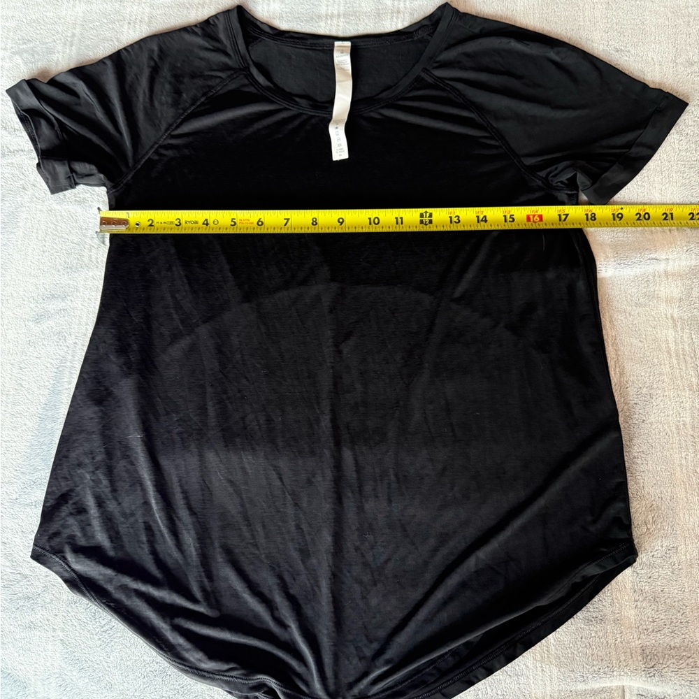 lululemon athletica Black Short Sleeve Tee